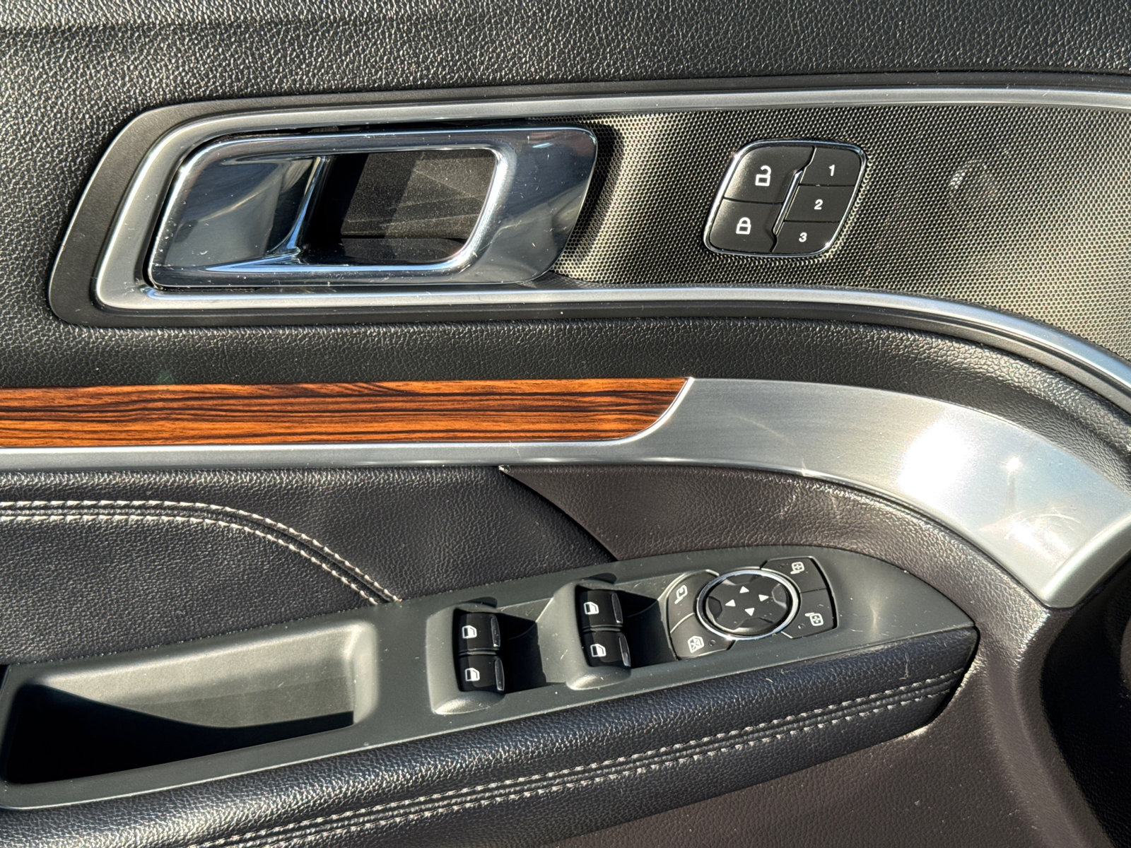 2018 Ford Explorer Limited photo 26