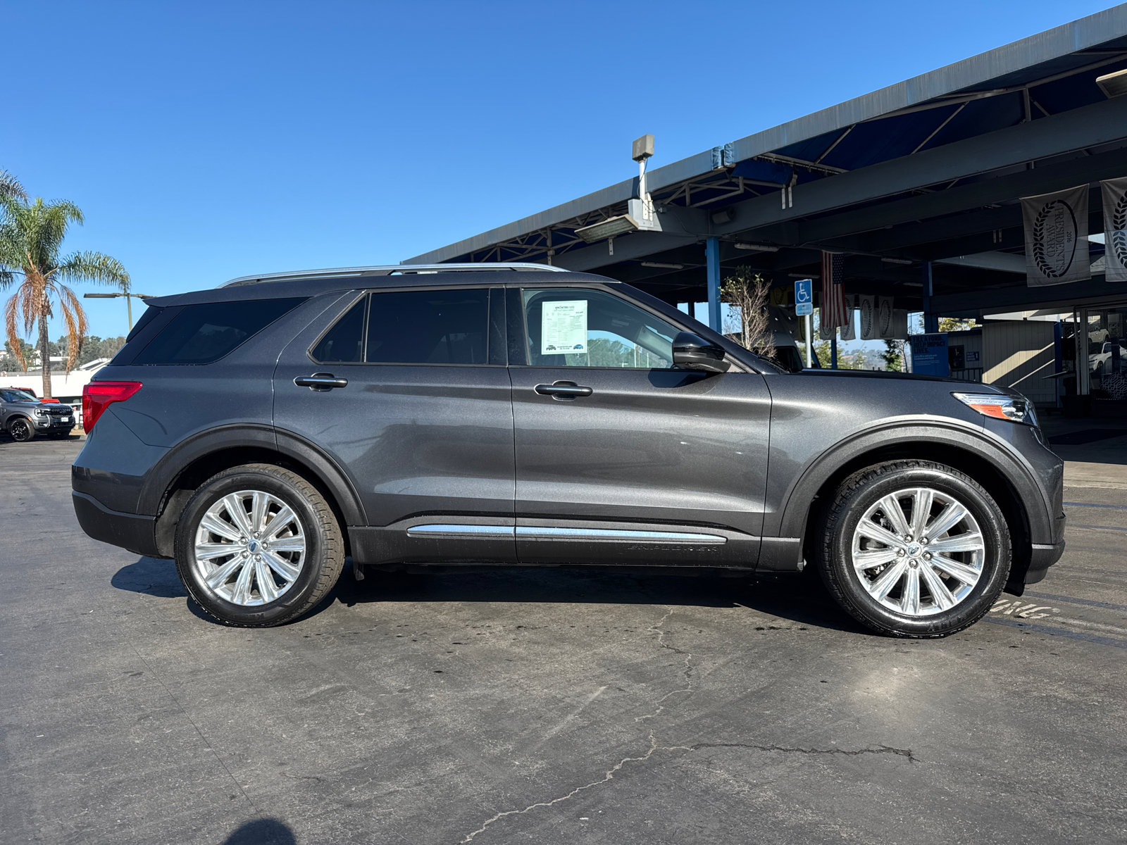 2020 Ford Explorer Limited photo 2