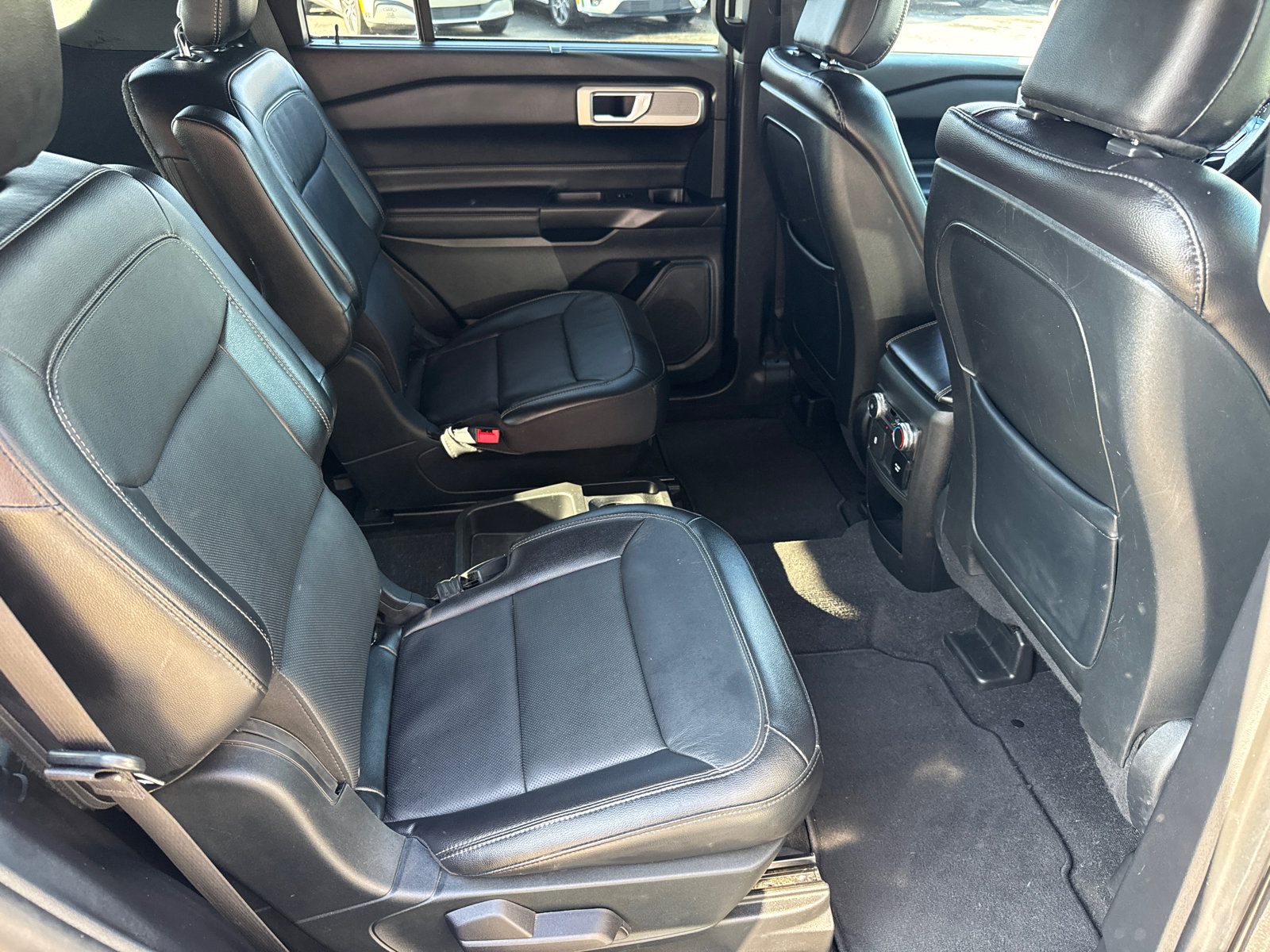 2020 Ford Explorer Limited photo 13