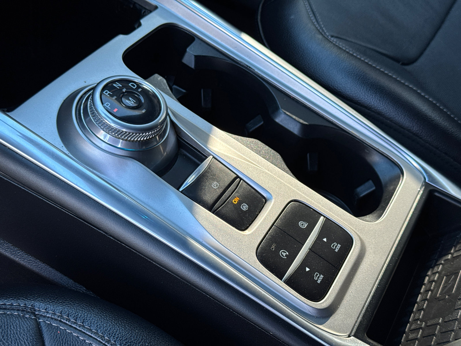 2020 Ford Explorer Limited photo 22