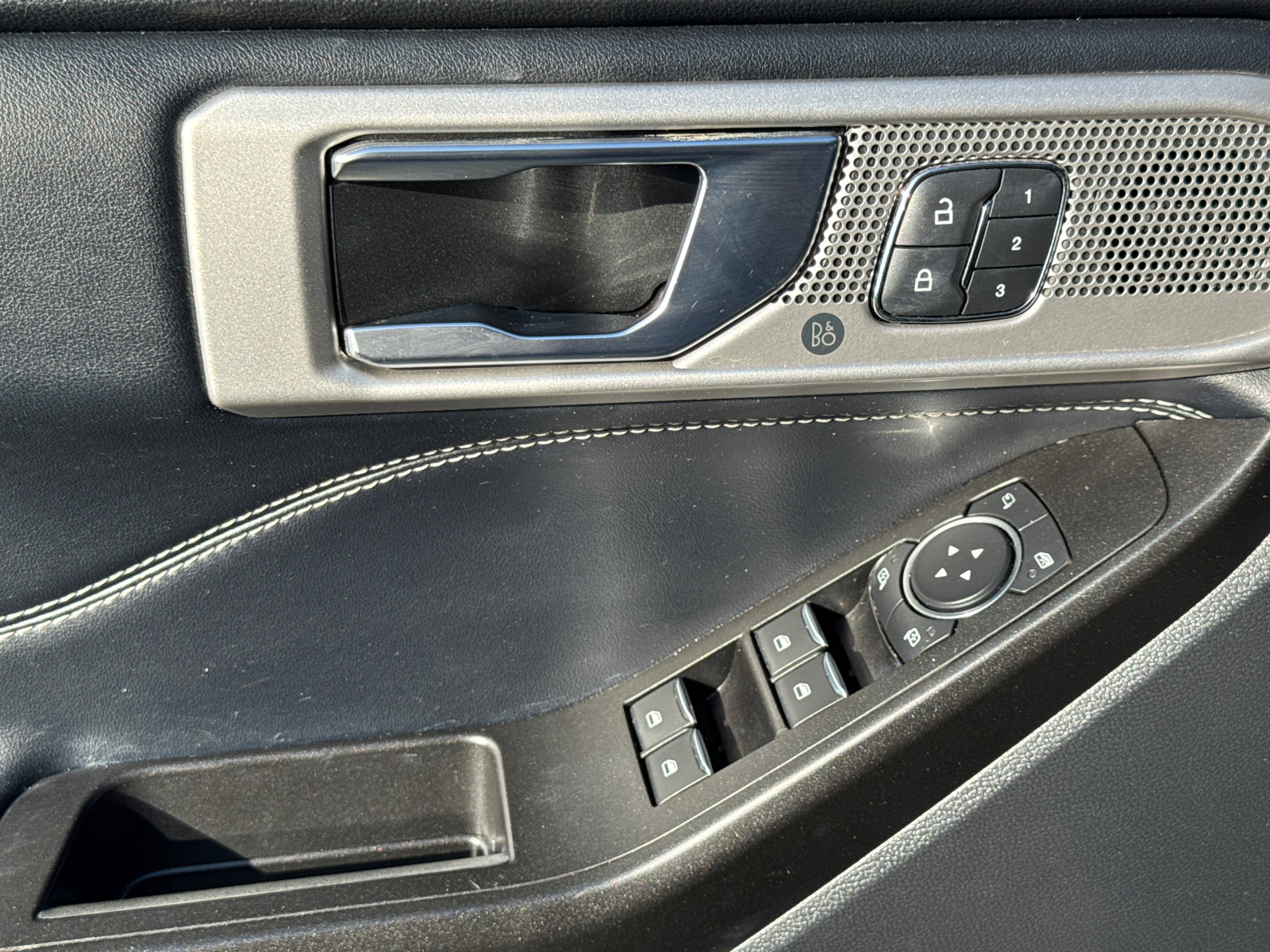 2020 Ford Explorer Limited photo 24