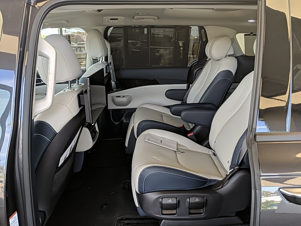 2025 Kia Carnival SX Prestige photo 12