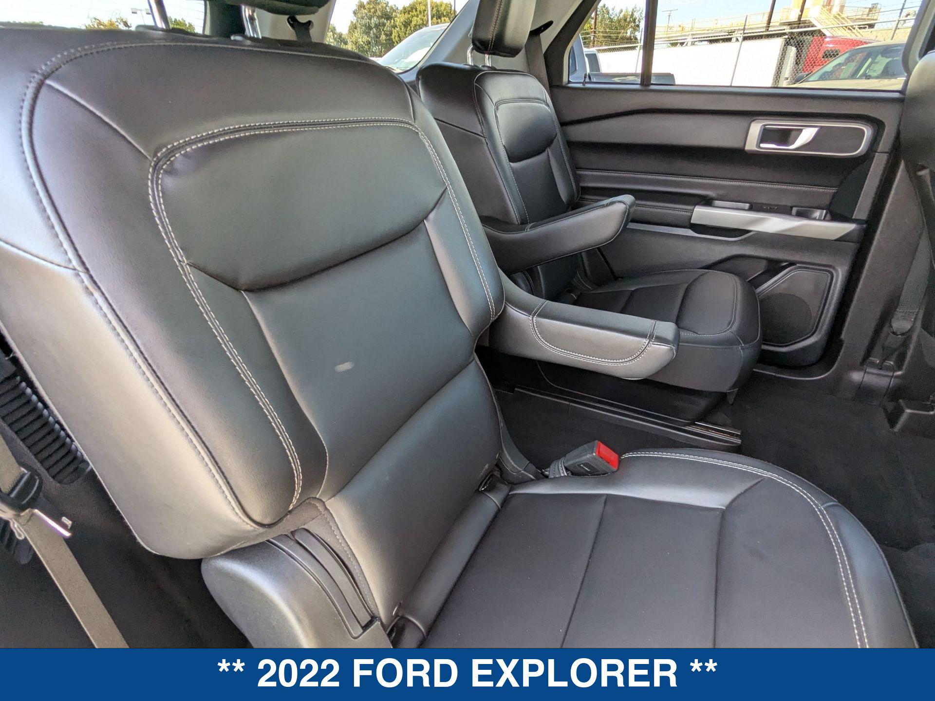 2022 Ford Explorer XLT photo 21