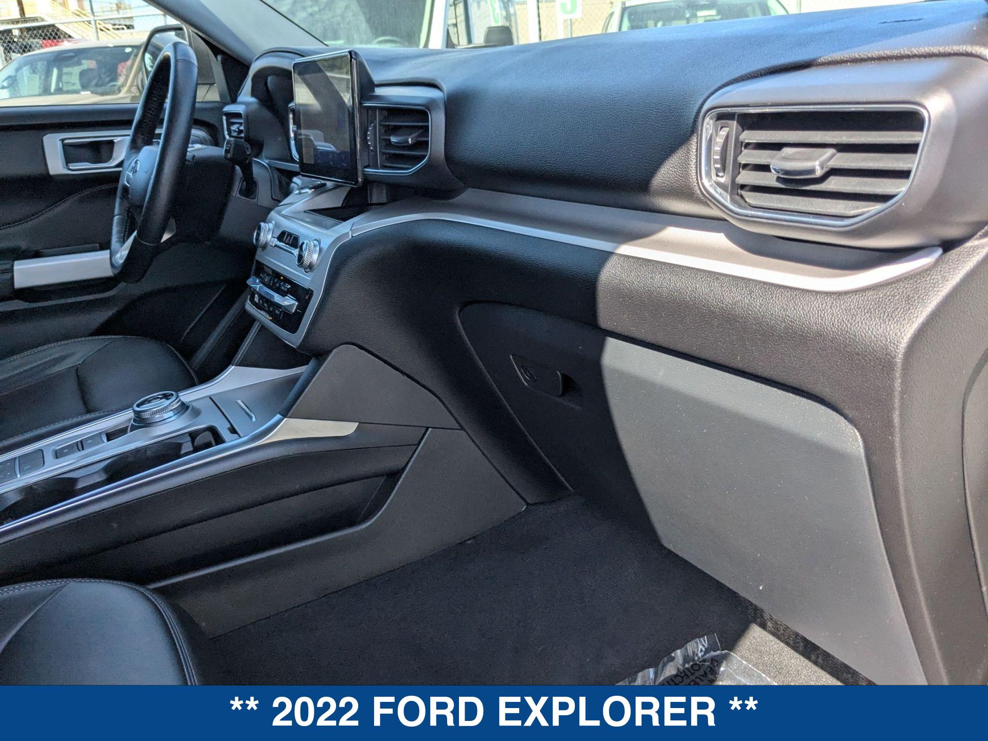 2022 Ford Explorer XLT photo 22