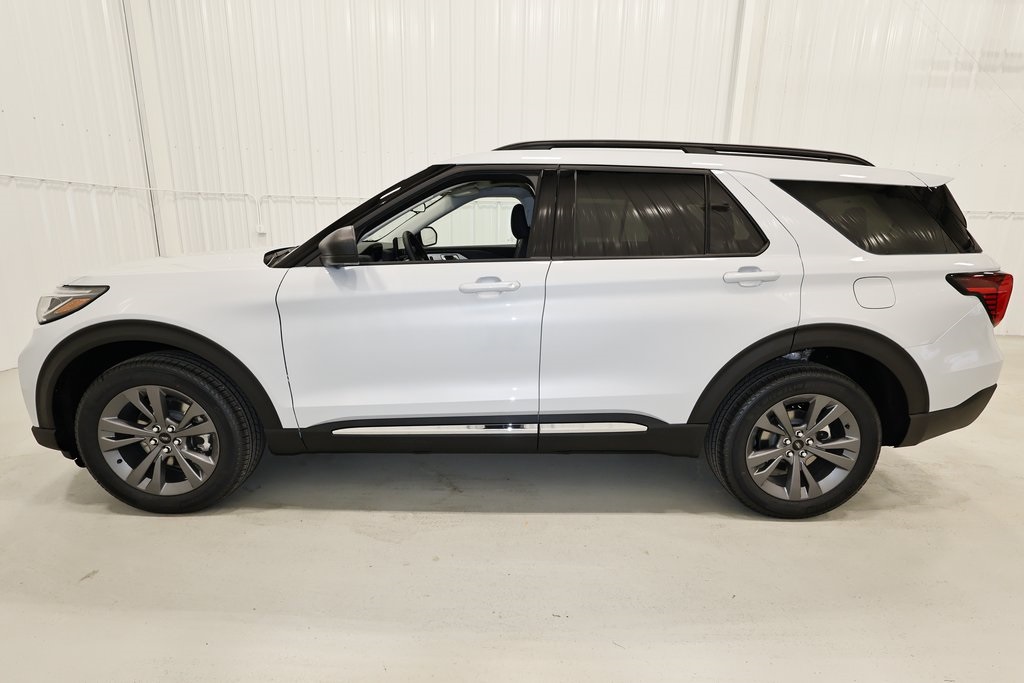 2025 Ford Explorer photo 5