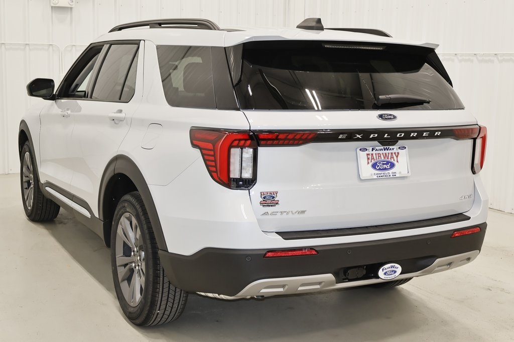 2025 Ford Explorer photo 6