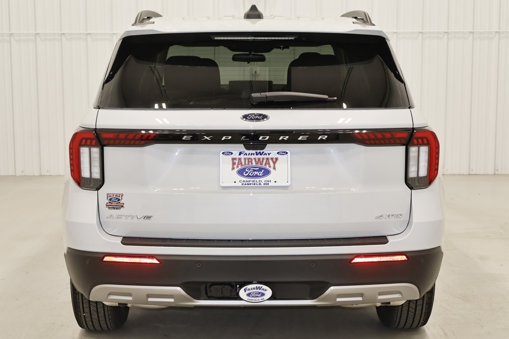 2025 Ford Explorer photo 7