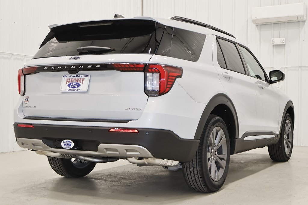 2025 Ford Explorer photo 8