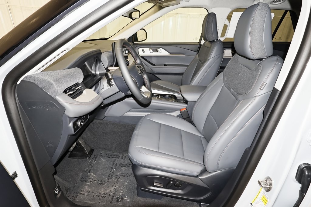 2025 Ford Explorer photo 11