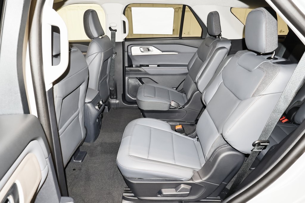 2025 Ford Explorer photo 13