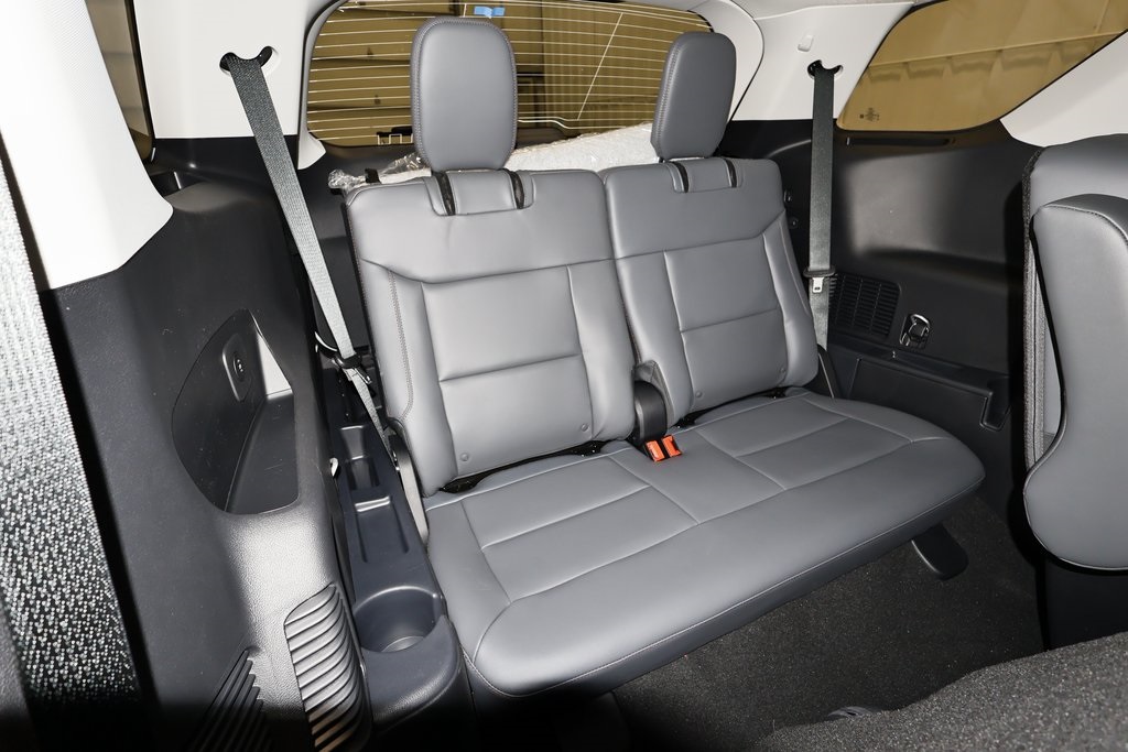 2025 Ford Explorer photo 17
