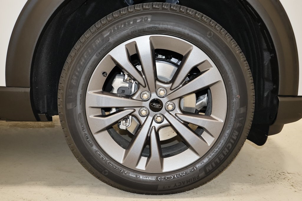 2025 Ford Explorer photo 33