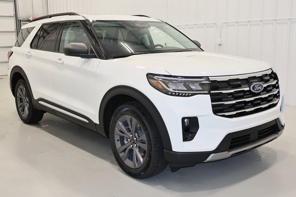 2025 Ford Explorer photo 2