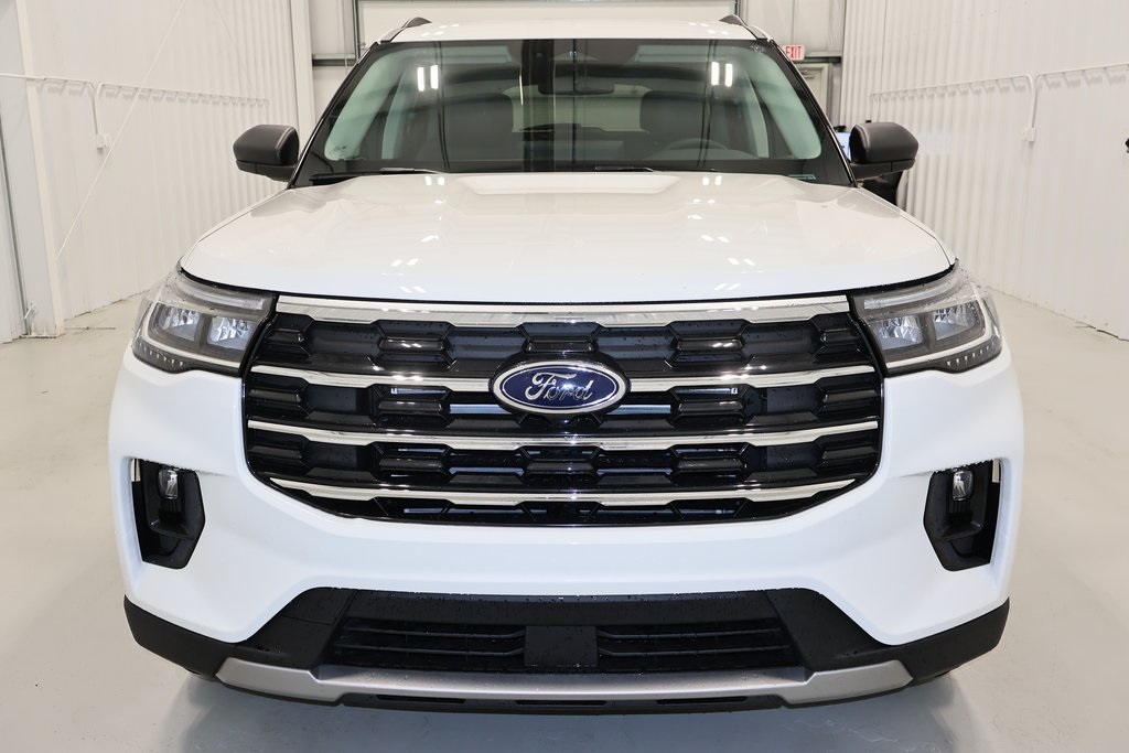 2025 Ford Explorer photo 3