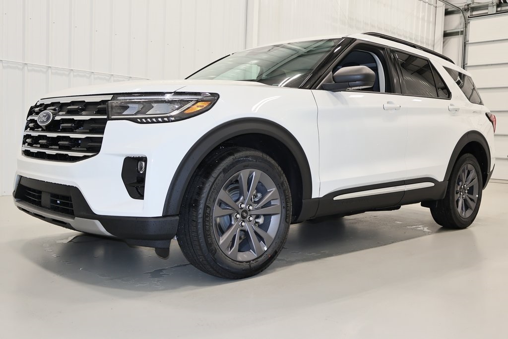 2025 Ford Explorer photo 4