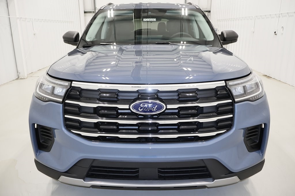 2025 Ford Explorer photo 3