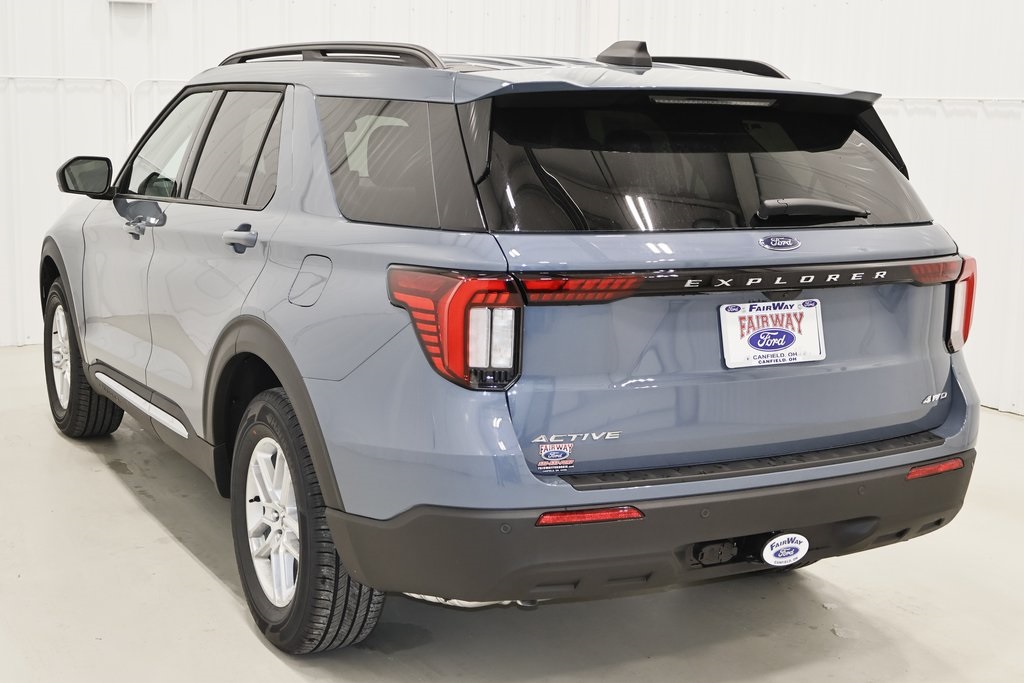 2025 Ford Explorer photo 6