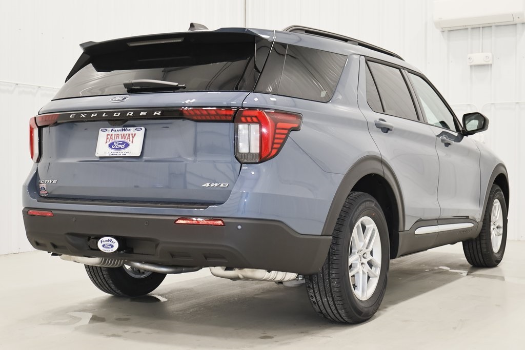 2025 Ford Explorer photo 8