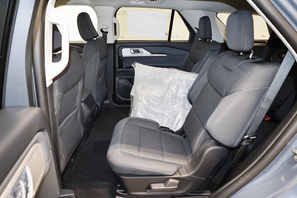 2025 Ford Explorer photo 12