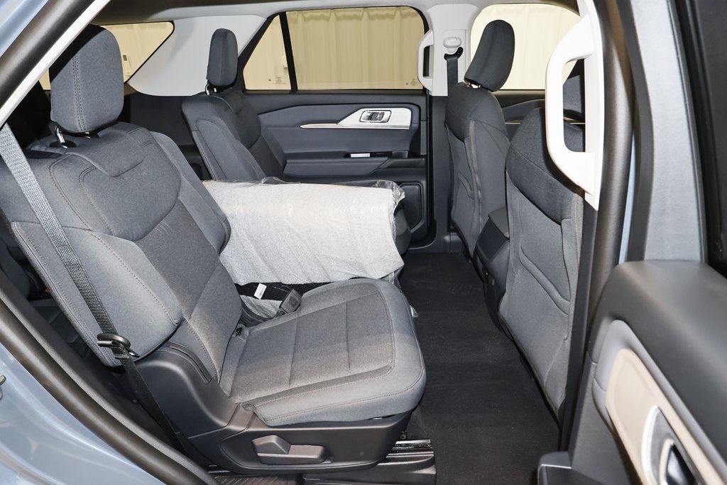 2025 Ford Explorer photo 14