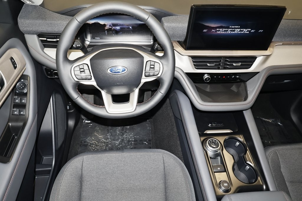 2025 Ford Explorer photo 17
