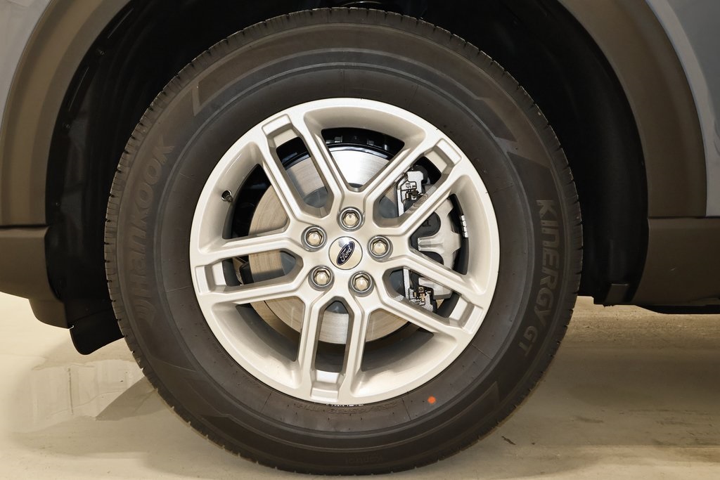 2025 Ford Explorer photo 30