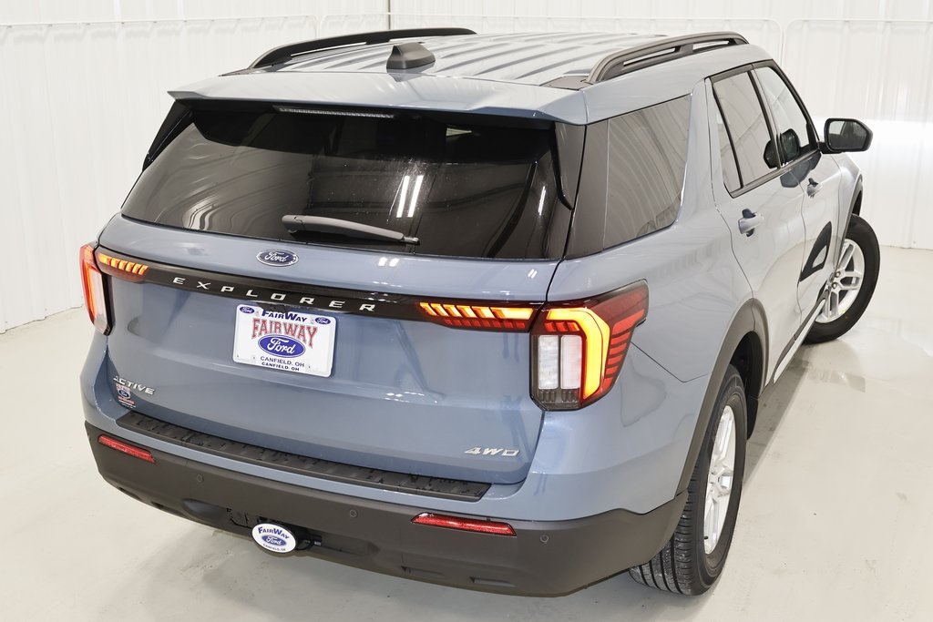 2025 Ford Explorer photo 32