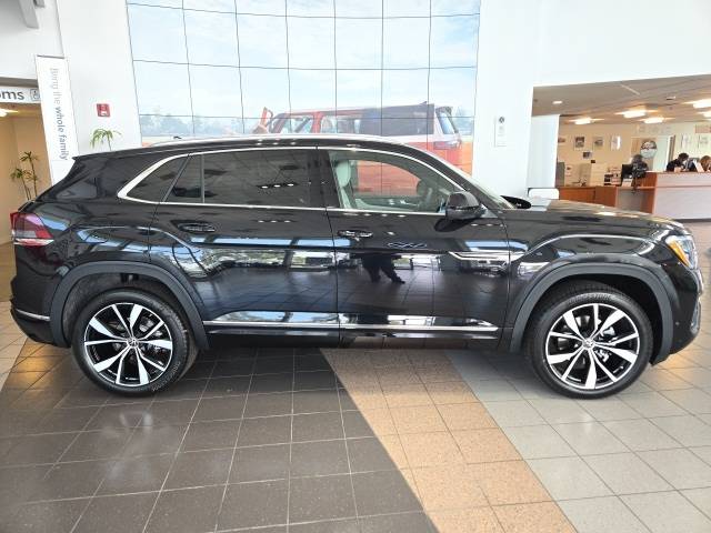 2025 Volkswagen Atlas Cross Sport 2.0T SEL Premium R-Line
