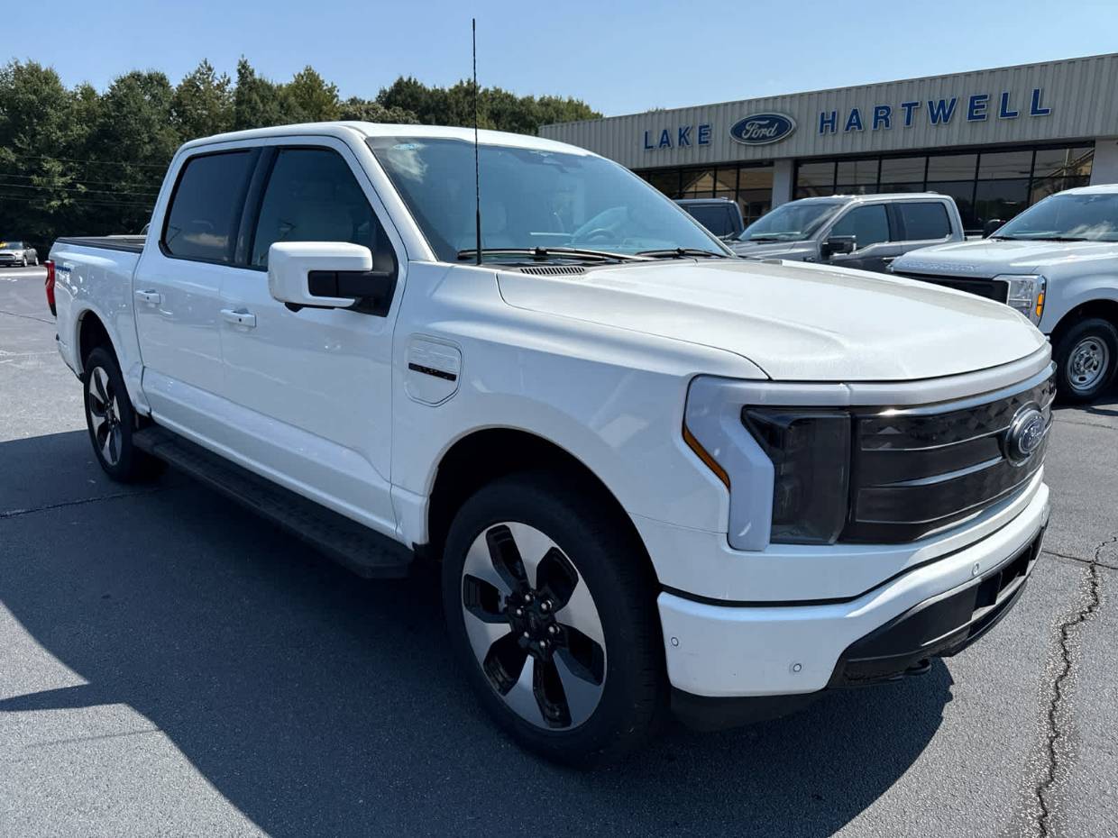 2023 Ford F-150 Lightning Platinum's photo