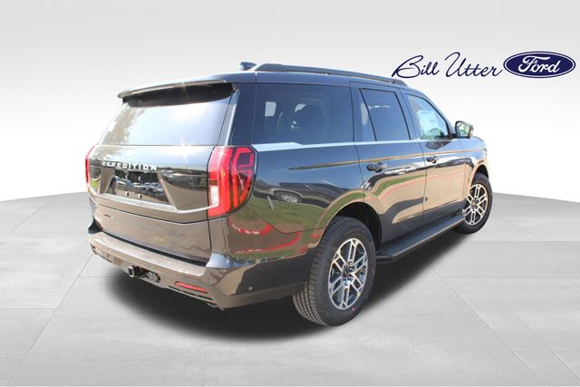2025 Ford Expedition photo 3