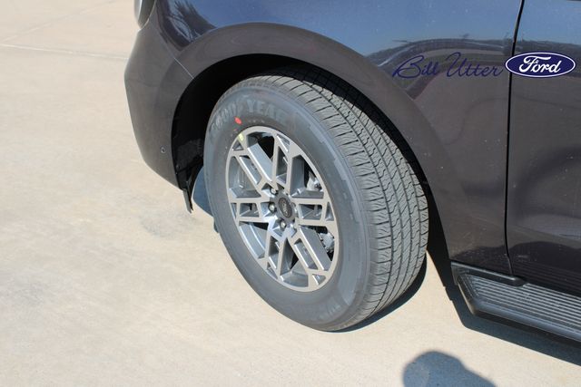 2025 Ford Expedition photo 5
