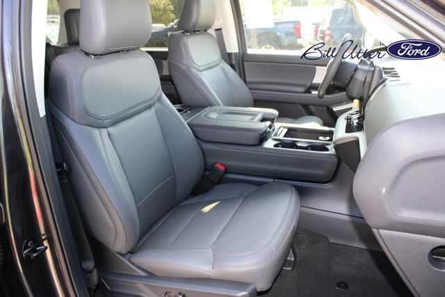 2025 Ford Expedition photo 7