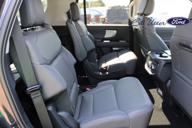 2025 Ford Expedition photo 8