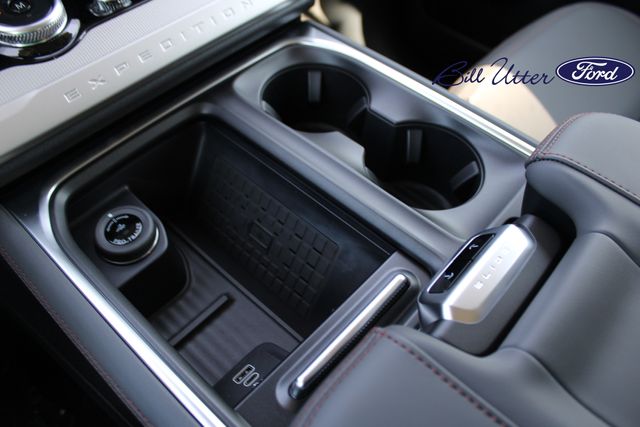 2025 Ford Expedition photo 13