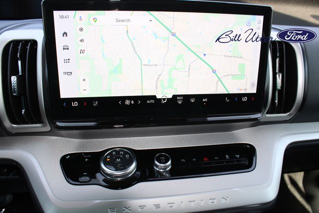 2025 Ford Expedition photo 14