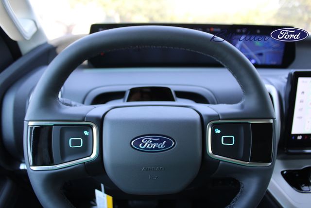 2025 Ford Expedition photo 16