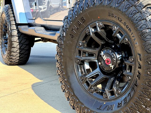 2017 Jeep Wrangler Unlimited Sahara photo 2