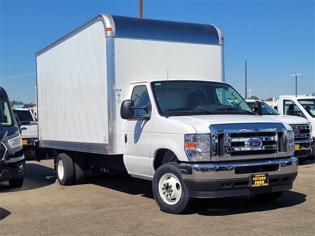 2025 Ford E-450SD Base