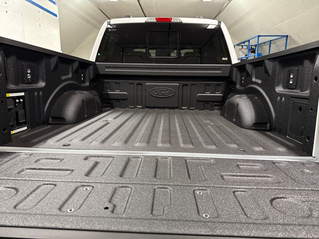 2025 Ford F-150 Lariat photo 8