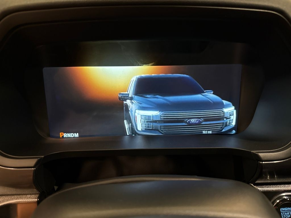 2025 Ford F-150 Lariat photo 10