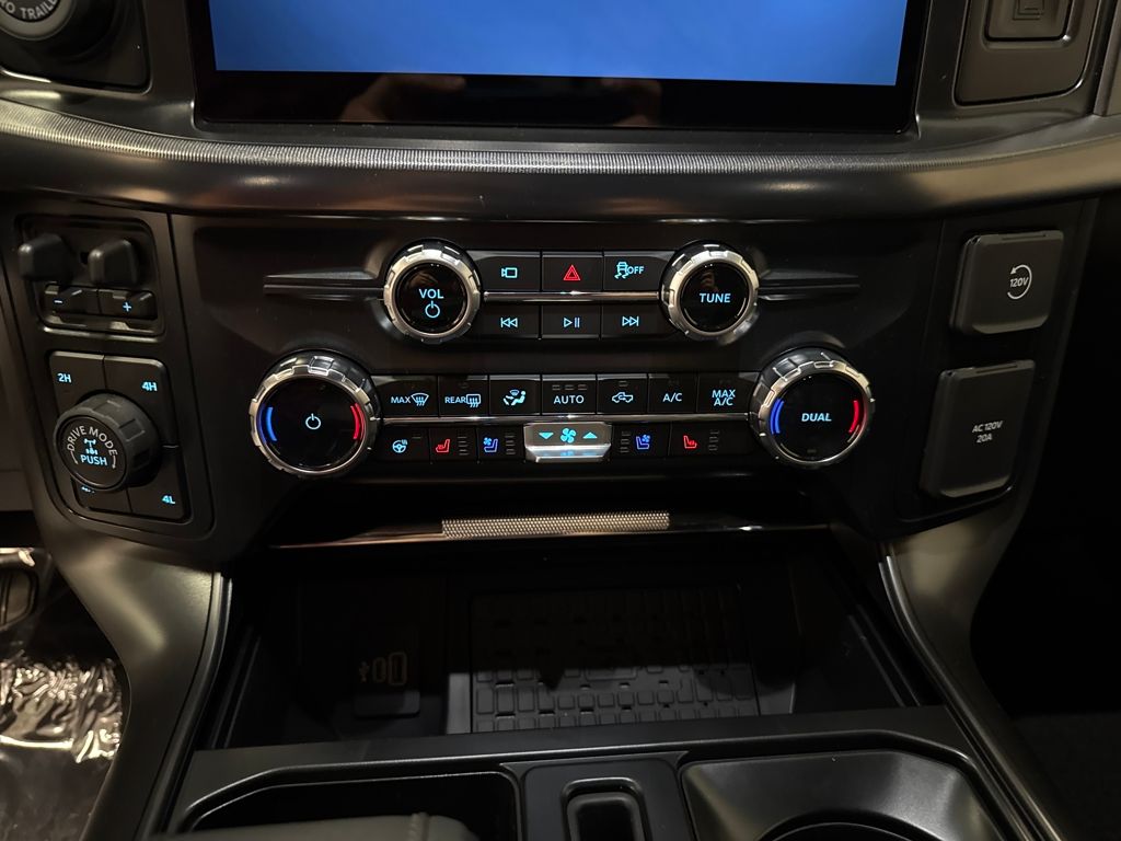 2025 Ford F-150 Lariat photo 13