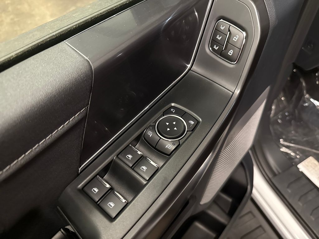 2025 Ford F-150 Lariat photo 16