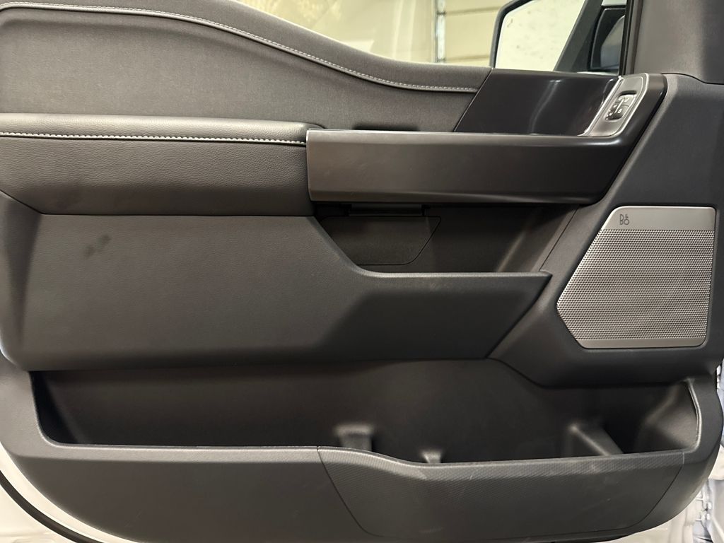 2025 Ford F-150 Lariat photo 17