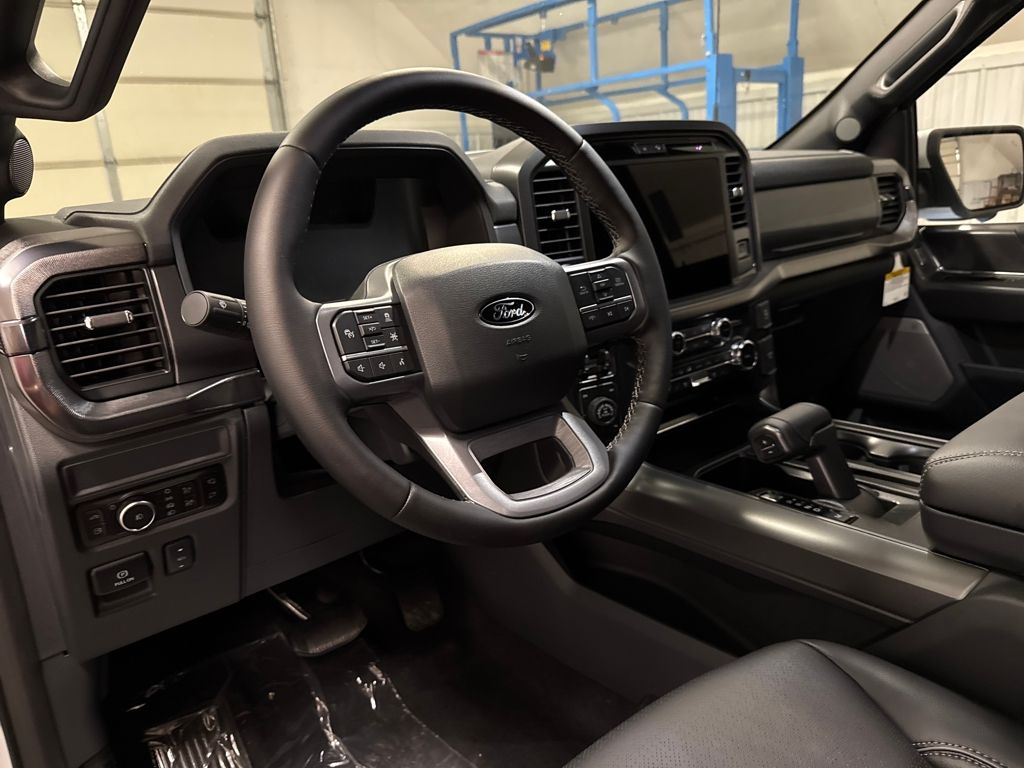 2025 Ford F-150 Lariat photo 18