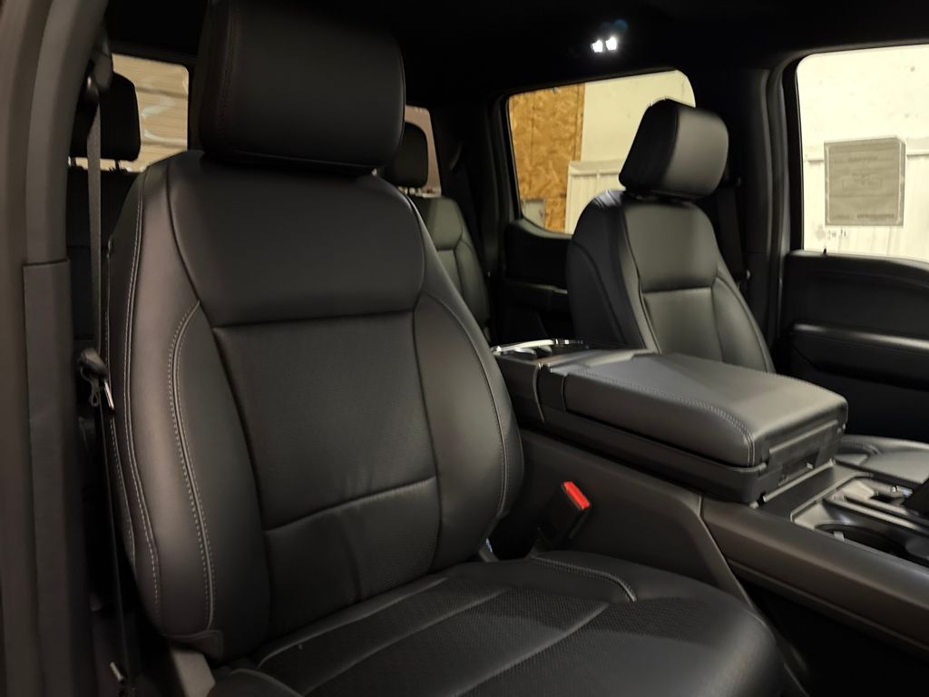 2025 Ford F-150 Lariat photo 24