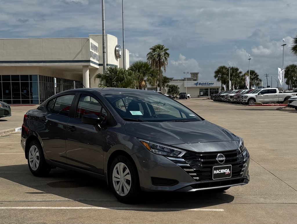 2025 Nissan Versa 1.6 S photo 3