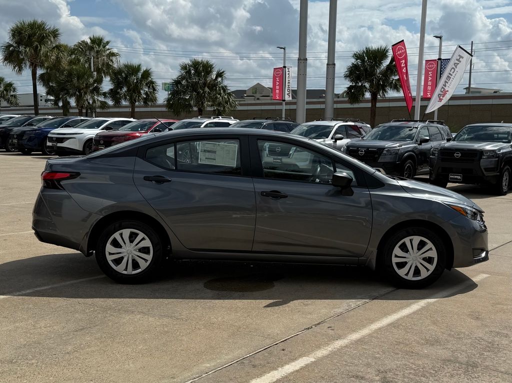 2025 Nissan Versa 1.6 S photo 4