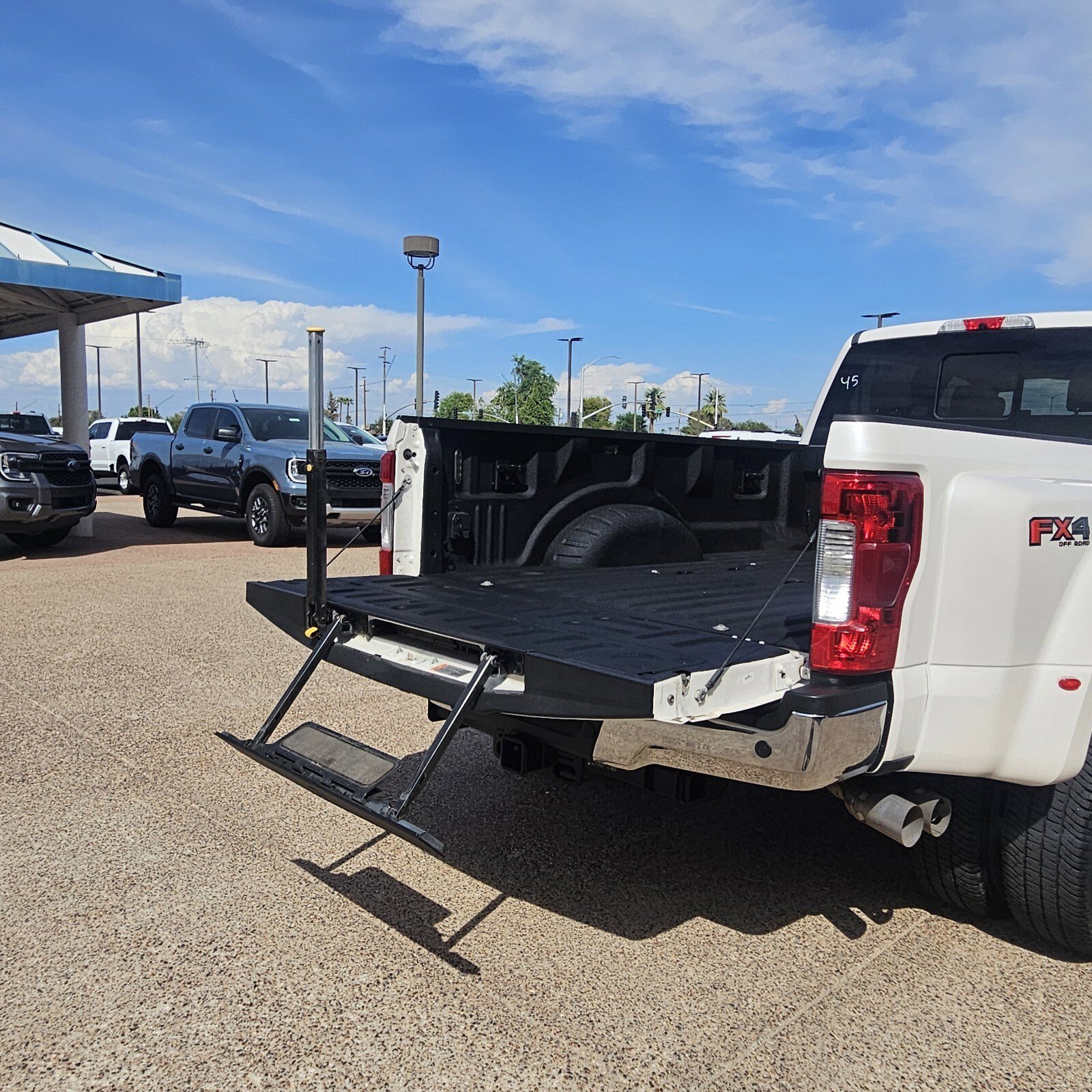 2017 Ford F-350 Lariat photo 8