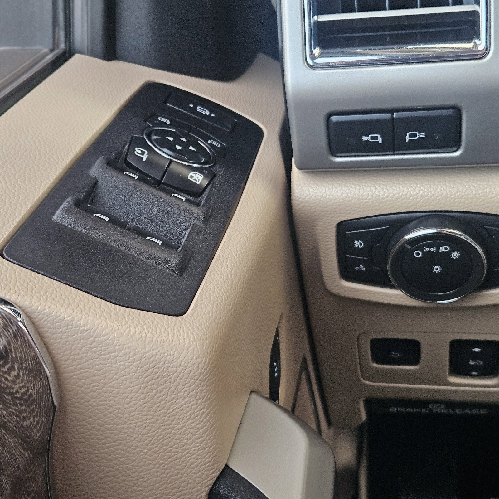 2017 Ford F-350 Lariat photo 21