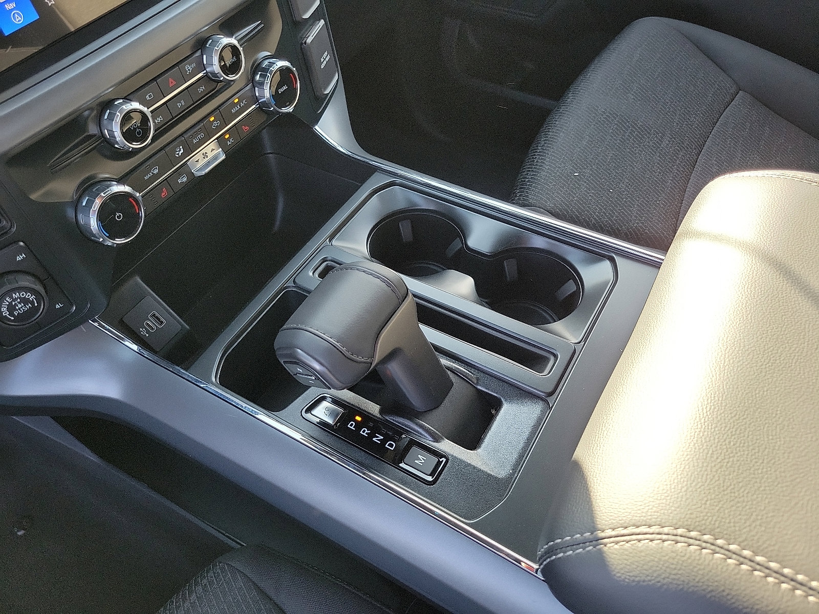 2025 Ford F-150 XLT photo 5